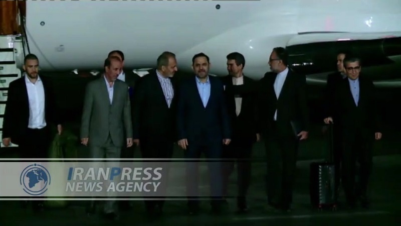 Прибытие двух иранцев, освобожденных из американских тюрем, в Тегеран