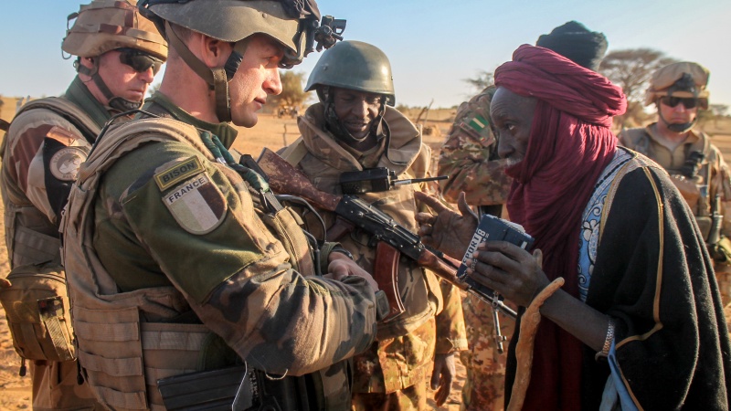 तीसरे अफ़्रीक़ी देश नाइजर से भी सैनिकों को बाहर निकालेगा फ़्रांस