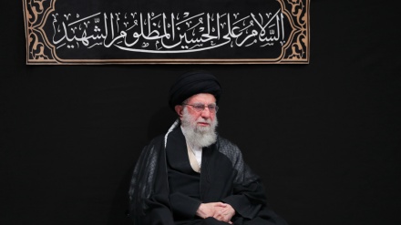 Leader to students: Live like Imam Hussein (AS) and follow his footsteps 