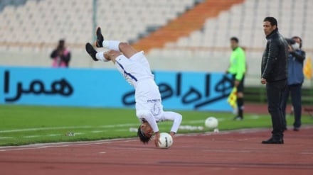Calcio, rimessa laterale acrobatica in Iran fa il giro del web + VIDEO