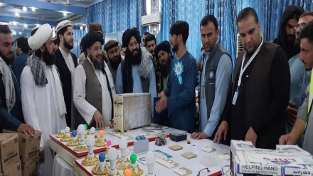 ننګرهار کې سلګونه ځوانان له حرفوي زده کړو فارغ او ورته د کار وسایل ورکړل شول