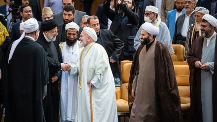 (FOTO) Presidente Raisi incontra gli ulema sunniti del paese