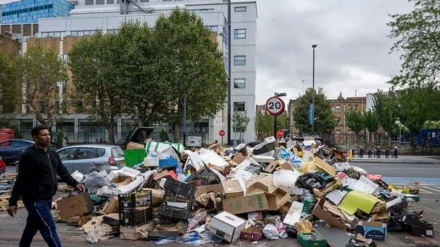Inghilterra; L'est di Londra, coperto di spazzatura 