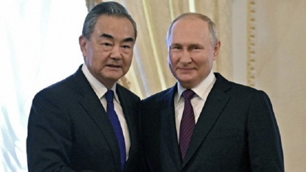 中国外相、プーチン氏との会談で対ロシア協力深化を強調