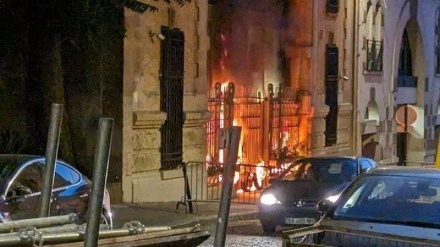 Elementë anti-revolucionarë sulmuan ambasadën iraniane në Francë/situata nën kontroll