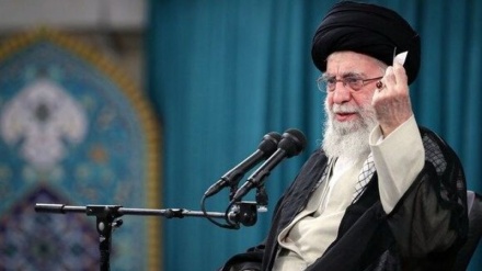 Ayatollah Khamenei: la chiave di tutti i problemi e' nelle mani dei giovani
