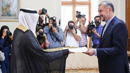 Botschafter Saudi-Arabiens überreicht Kopie seines Beglaubigungsschreibens