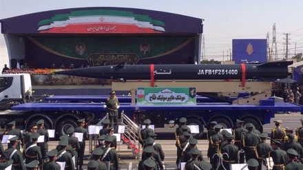 Iran führt Hyperschallraketen, Marschflugkörper und Drohnen mit „größter Reichweite“ vor