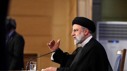 সত্য অবদমিত করতে আমেরিকা ইরানি গণমাধ্যমের ওপর নিষেধাজ্ঞা দিচ্ছে