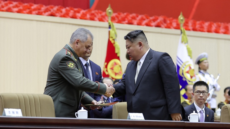 北朝鮮の金正恩第一書記とロシアのショイグ国防相