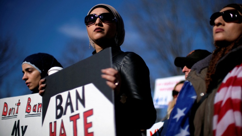 Group of Muslim Americans sue FBI over ‘secret’ no-fly list