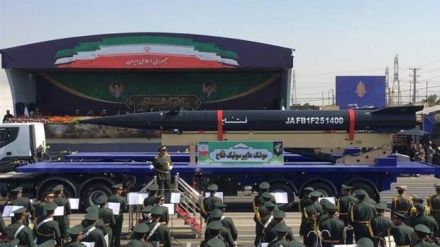 Militer Iran Pamerkan Rudal Hipersonik Fattah