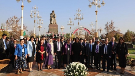 گردهمایی شاعران و نویسندگان تاجیک و ازبک در خجند