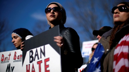 Gruppe muslimischer Amerikaner verklagt FBI wegen „geheimer“ Flugverbotsliste