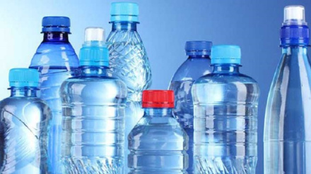 বাংলাদেশে বোতলজাত পানির দাম বৃদ্ধিতে ক্ষুদ্ধ ভোক্তারা; দাম কমাতে ক্যাবের চার দফা দাবি 
