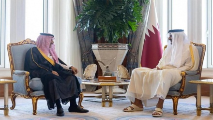 Menlu Arab Saudi Bertemu dengan Emir Qatar