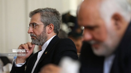 Замглавы МИД Ирана обсудил с представителями тройки отмену санкций