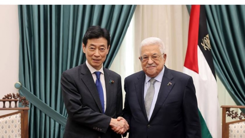 パレスチナ自治政府のアッバス議長と日本の西村経産相