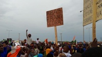 ニジェールの仏軍駐留反対デモ