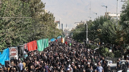 Ribuan Warga Tehran Ikuti Pawai Arbain (1) 