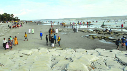  প্রতিবছর ভাঙছে কুয়াকাটা সমুদ্র সৈকত, ছোট হয়ে আসছে সৈকতের মানচিত্র