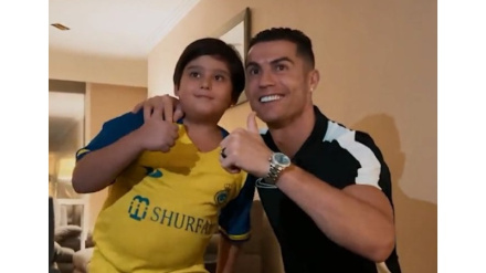 (VIDEO) Cristiano Ronaldo e il suo piccolo tifoso Arian