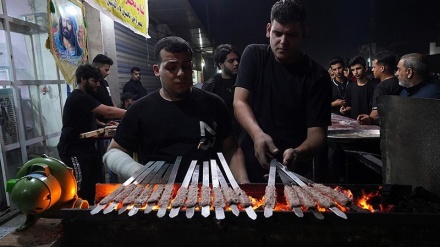 Warga Irak Siapkan Hidangan Warna-warni untuk Peziarah Arbain (1)