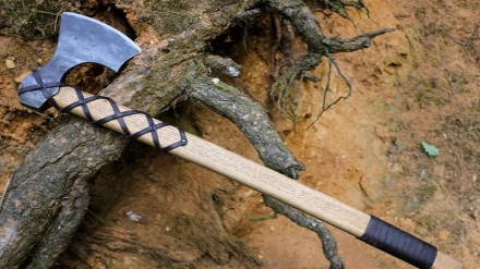 په ننګرهار کې یوه هلک خپل پلار په تبرګي وژلی