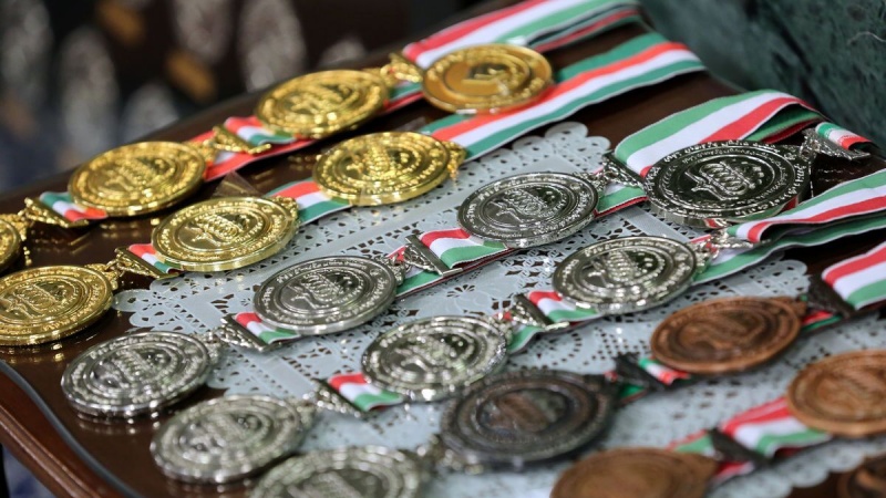 Iranische Studenten gewinnen 1 Gold- und 3 Silbermedaillen bei Internationaler Informatik-Olympiade