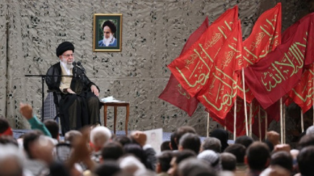 İslam İnqilabının Rəhbəri : Ölkənin gəncləri bütün problemləri həll edə bilər