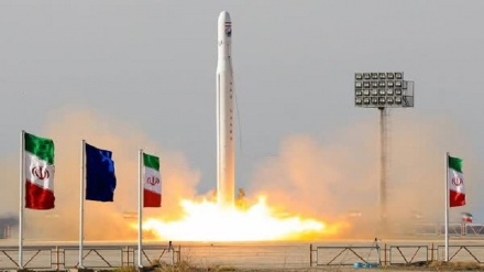 Iran Sukses Luncurkan Satelit Noor-3 ke Orbit