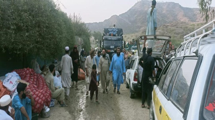 له پاکستان څخه ۵۰۰ کورنۍ افغانستان ته ستنې شوي  نور جزیات دلته اوریدلی شئ 