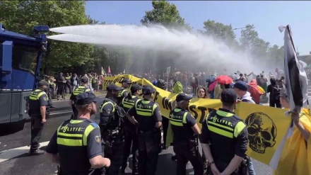 Pays-Bas: la police arrête 2400 militants pour le climat
