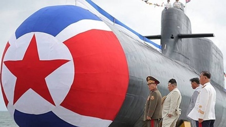 Koreja e Veriut zbulon një nëndetëse të re bërthamore
