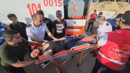 Gaza, diceine di palestinesi feriti in scontri con forze israeliane 
