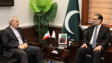 Министр обороны Пакистана: Исламабад привержен укреплению отношений с Тегераном в борьбе с терроризмом