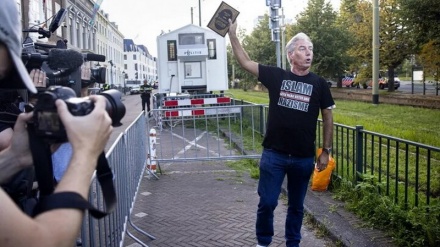 Повторение осквернения Священного Корана главой антиисламской группировки в Нидерландах