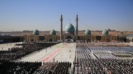 Sumpah Militer Iran di Masjid Jamkaran (1)