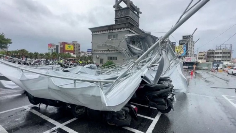 Thousands without power after Typhoon Haikui batters Chinese Taipei