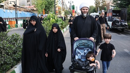 Ribuan Warga Tehran Ikuti Pawai Arbain (2) 