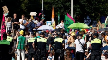 Подавление протестующих против экологической политики в Нидерландах