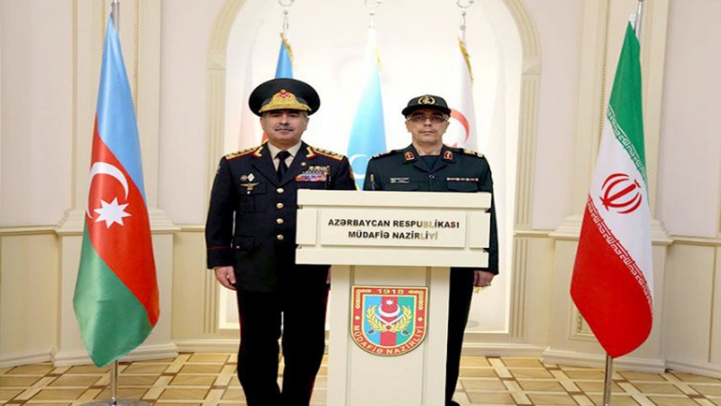 Menhan Republik Azerbaijan Kolonel Jenderal Zakir Hasanov dan Kepala Staf Gabungan Angkatan Bersenjata Iran Mayjen Mohammad Bagheri