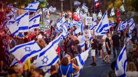 Demonstrata e dhjetëra mijëra njerëzve kundër kabinetit të Netanjahut