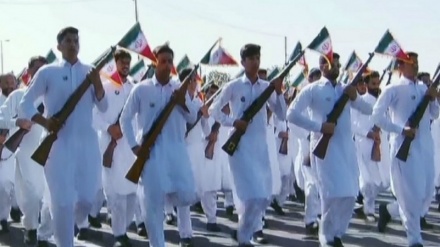(VIDEO) Iran, sfilata di diversi gruppi etnici in occasione Sacra Difesa
