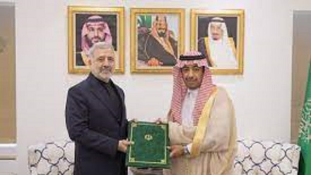 د ایران نوي سفیر د سعودي عربستان د بهرنیو چارو وزارت د تشریفاتو عومي مشر سره وکتل