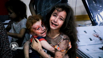 (FOTO) Le urla e i pianti dei bambini di Gaza sotto bopmbe di Israele