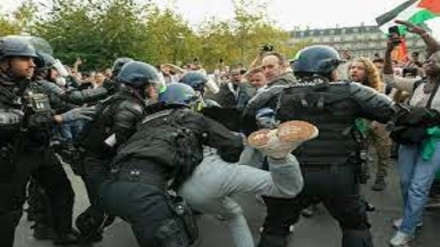 Francia, violenze della polizia contro i sostenitori palestinesi