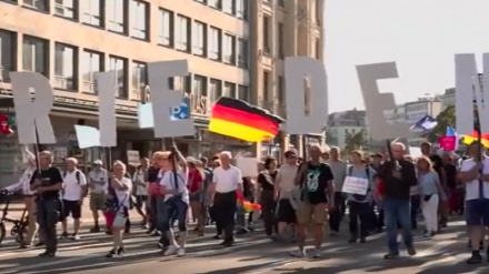 Thousands rally in Munich against lethal arms supplies to Ukraine on German Unity Day