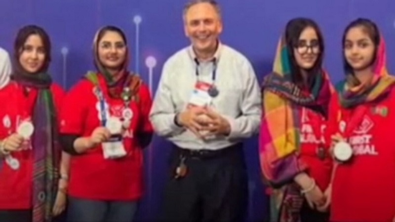 دختران افغانستانی مدال نقره شجاعت مسابقات جهانی رباتیک را کسب کردند