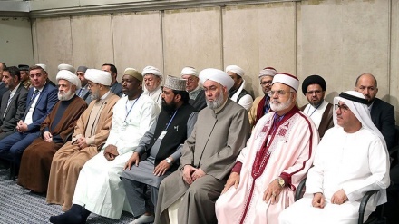 Peserta Konferensi Persatuan Islam Bertemu Rahbar (1)